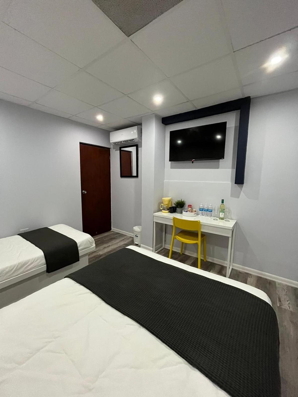 Hotel Libertad Lares Екстериор снимка